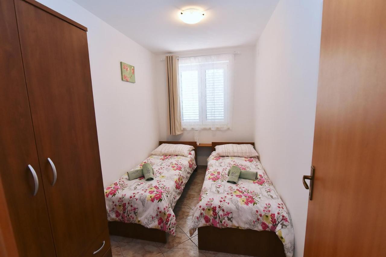 Apartments Luni II Baška Eksteriør bilde